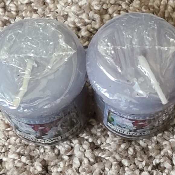 Set of 2 Yankee Candle Garden Sweet Pea Votives - Picture 2 of 4